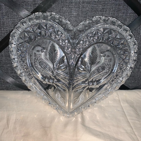 Vintage Cut Glass Heart Shaped Bowl w/Carved Doves N Center Crystal Heart Edges - Picture 3 of 9
